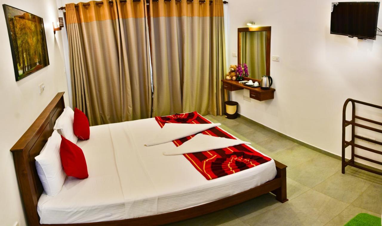 Rominrich Hotel Hikkaduwa Exterior photo