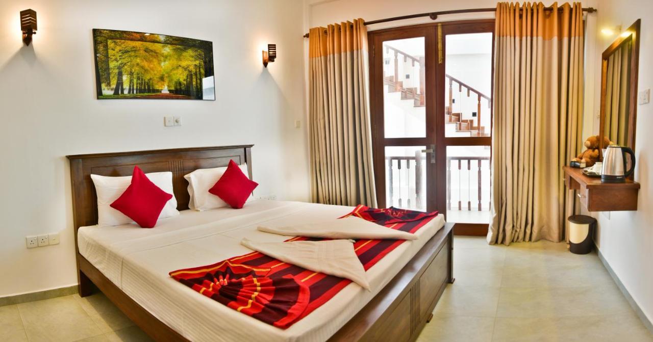 Rominrich Hotel Hikkaduwa Exterior photo