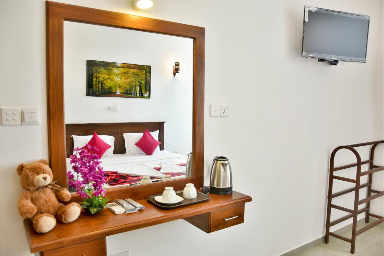 Rominrich Hotel Hikkaduwa Exterior photo