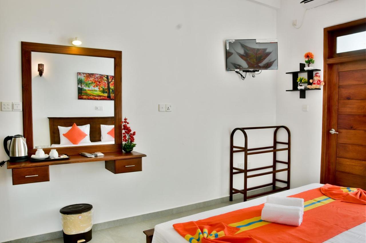 Rominrich Hotel Hikkaduwa Exterior photo